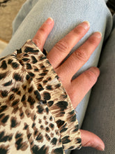 Charger l&#39;image dans la galerie, Blouson léopard soie vintage
